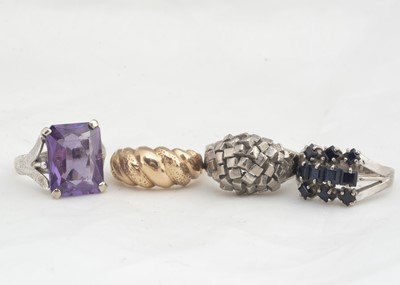 Lot 259 - Three 14ct gold dress rings