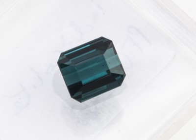 Lot 276 - A certificated octagon natural Tourmaline