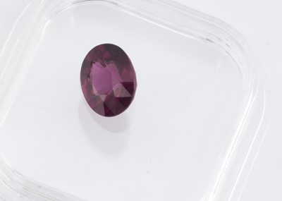 Lot 315 - A certificated loose garnet 'comeria'