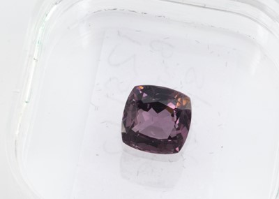 Lot 318 - A certificated loose spinel (Burmese)