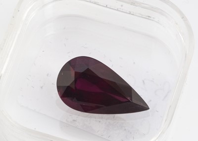 Lot 330 - A certificated pear cut Garnet