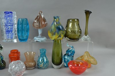 Lot 271 - A large collection of assorted studio glassware