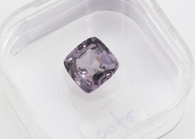 Lot 341 - A certificated cushion cut spinel