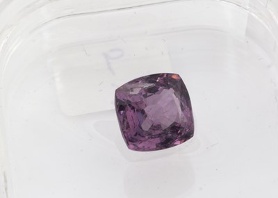 Lot 343 - A certificated cushion cut spinel