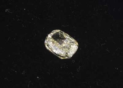 Lot 372 - A GIA certificated 'Fancy colour' loose diamond