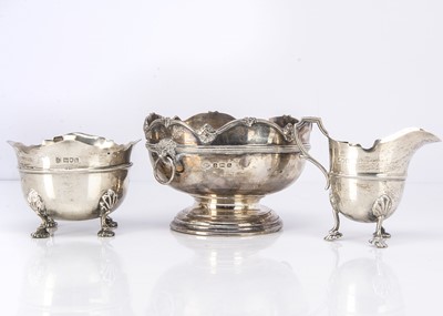 Lot 374 - Three George V silver items