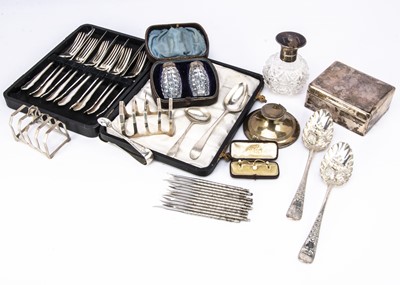 Lot 385 - A collection of silver and silver plate and other items