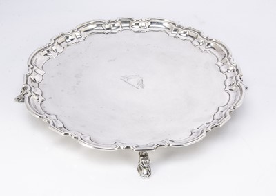 Lot 395 - A George V silver salver from Mappin & Webb