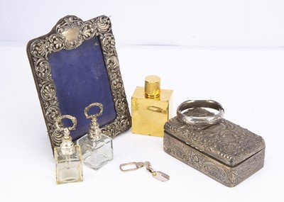 Lot 414 - Seven collectable items