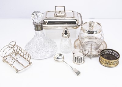 Lot 423 - A modern glass ship's decanter and stopper with silver collar from Mappin & Webb and a small collection of silver plated items