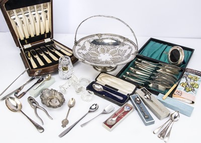 Lot 442 - A small collection of silver and silver plated and other items