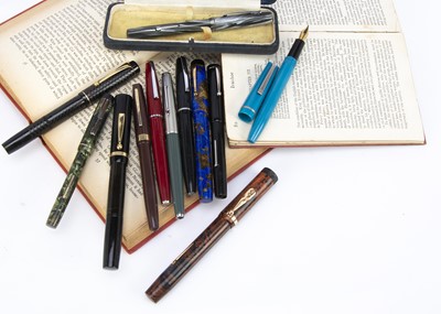 Lot 473 - Twelve vintage and modern fountain pens