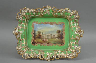 Lot 321 - A 19th century Chamberlain & Co. porcelain shaped dish