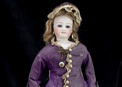Lot 40 - A Barrois swivel headed fashionable doll