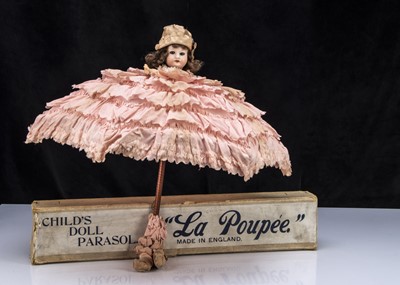 Lot 74 - A rare ‘La Poupée’ Child’s Doll Parasol, in original box
