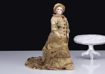 Lot 87 - A French swivel headed fashionable doll c