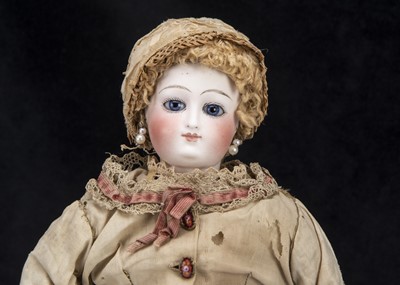 Lot 87 - A French swivel headed fashionable doll c