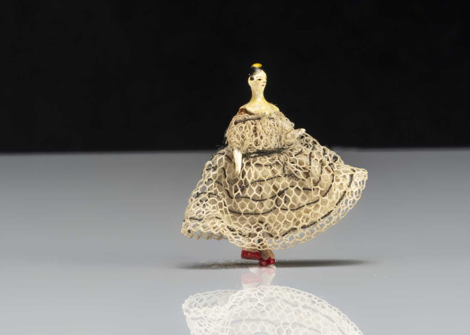 Lot 106 - A tiny 19th century Grodnerthal dolls’ house doll