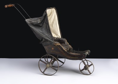 Lot 189 - A 19th century three-wheeled dolls’ pushchair
