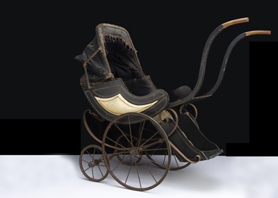 Lot 191 - An early 20th century Trotman & Co doll’s pushchair