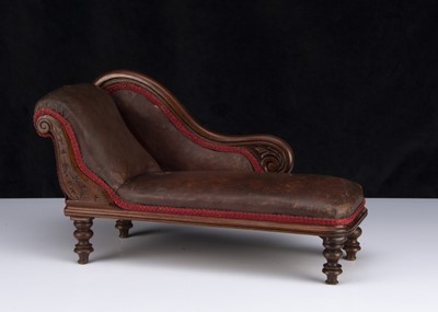 Lot 204 - A late 19th century dolls’ chaise lounge