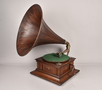 Lot 4 - Horn Gramophone
