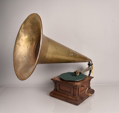 Lot 7 - Horn Gramophone