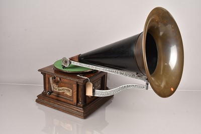 Lot 18 - Horn Gramophone