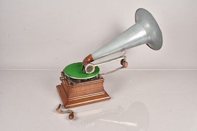 Lot 23 - Horn gramophone