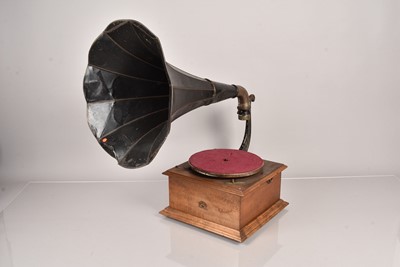 Lot 39 - Horn gramophone