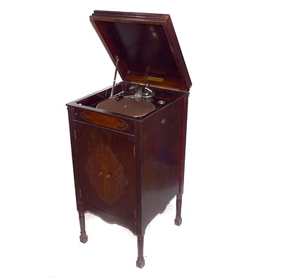 Lot 43 - Cabinet gramophone