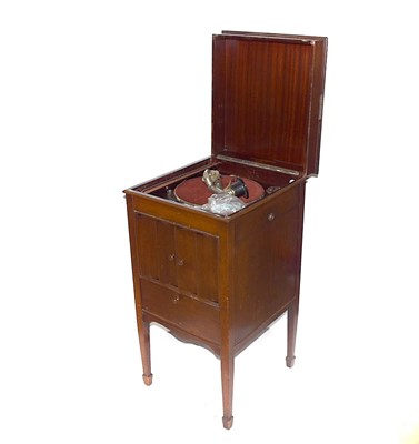 Lot 91 - Cabinet gramophone