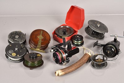 Lot 167 - A small collection of fishing reels and spools