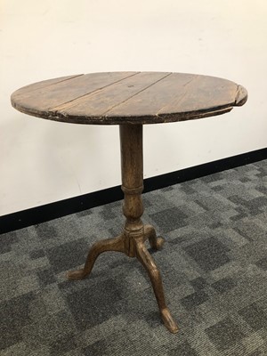 Lot 40 - Early 18th century pine tripod table