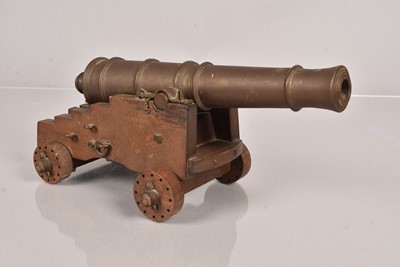 Lot 458 - A model of a 32 Pounder Muzzle Loading Lower Deck Gun