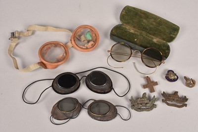 Lot 514 - A pair of round goggles