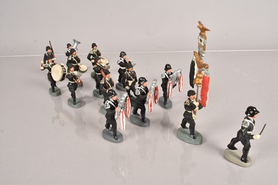 Lot 533 - A collection of Elastolin figures