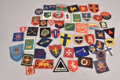 Lot 624 - A selection of WWII and Later World Cloth badges