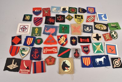 Lot 625 - A selection of WWII and Later World Cloth badges