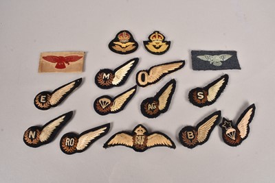 Lot 635 - An assortment of Royal Air Force (RAF) cloth badges