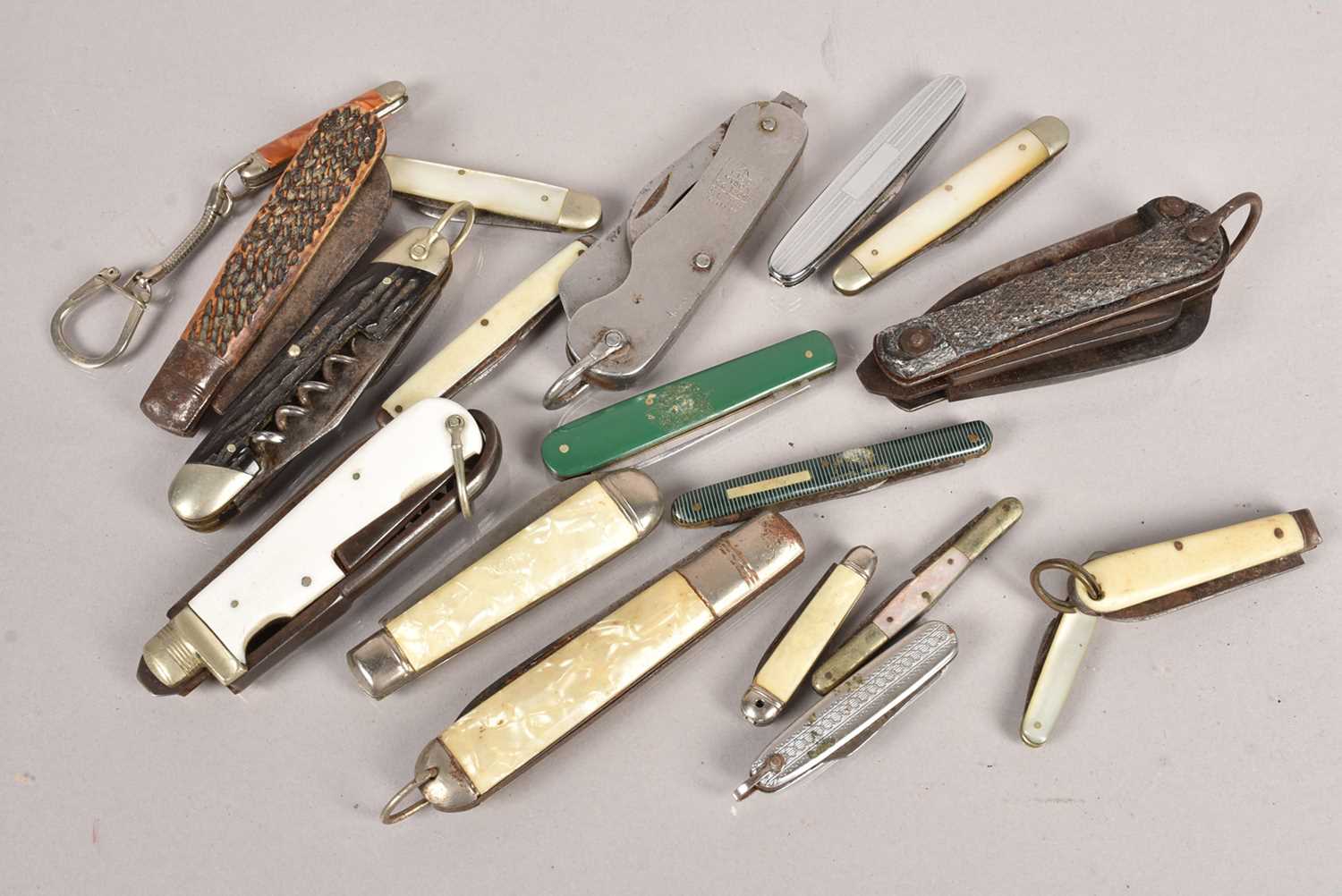 Lot 695 - A 1955 Military Issue Myson Pocket knife