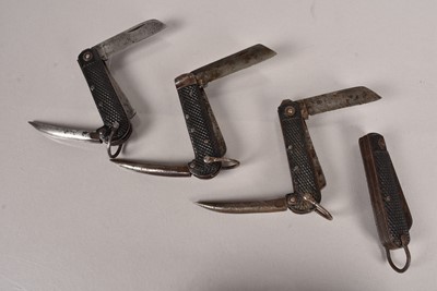 Lot 719 - A group of three Jack Knives