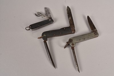 Lot 721 - A WWII Military Issue Penknife