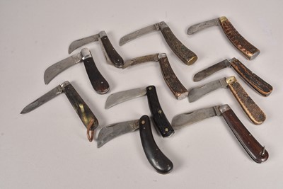 Lot 727 - A good selection of Hunting pocket knives