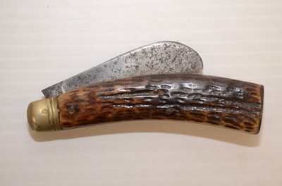 Lot 727 - A good selection of Hunting pocket knives
