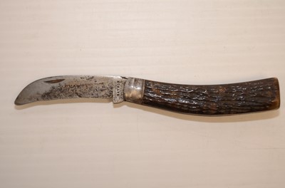 Lot 727 - A good selection of Hunting pocket knives
