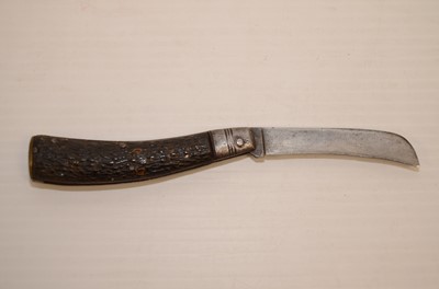 Lot 727 - A good selection of Hunting pocket knives