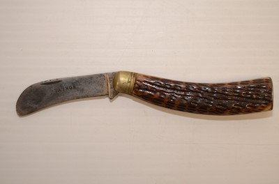Lot 727 - A good selection of Hunting pocket knives
