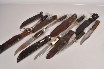 Lot 728 - A selection of hunting knives