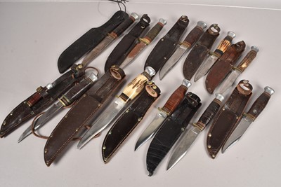 Lot 731 - A good collection of Hunting knives